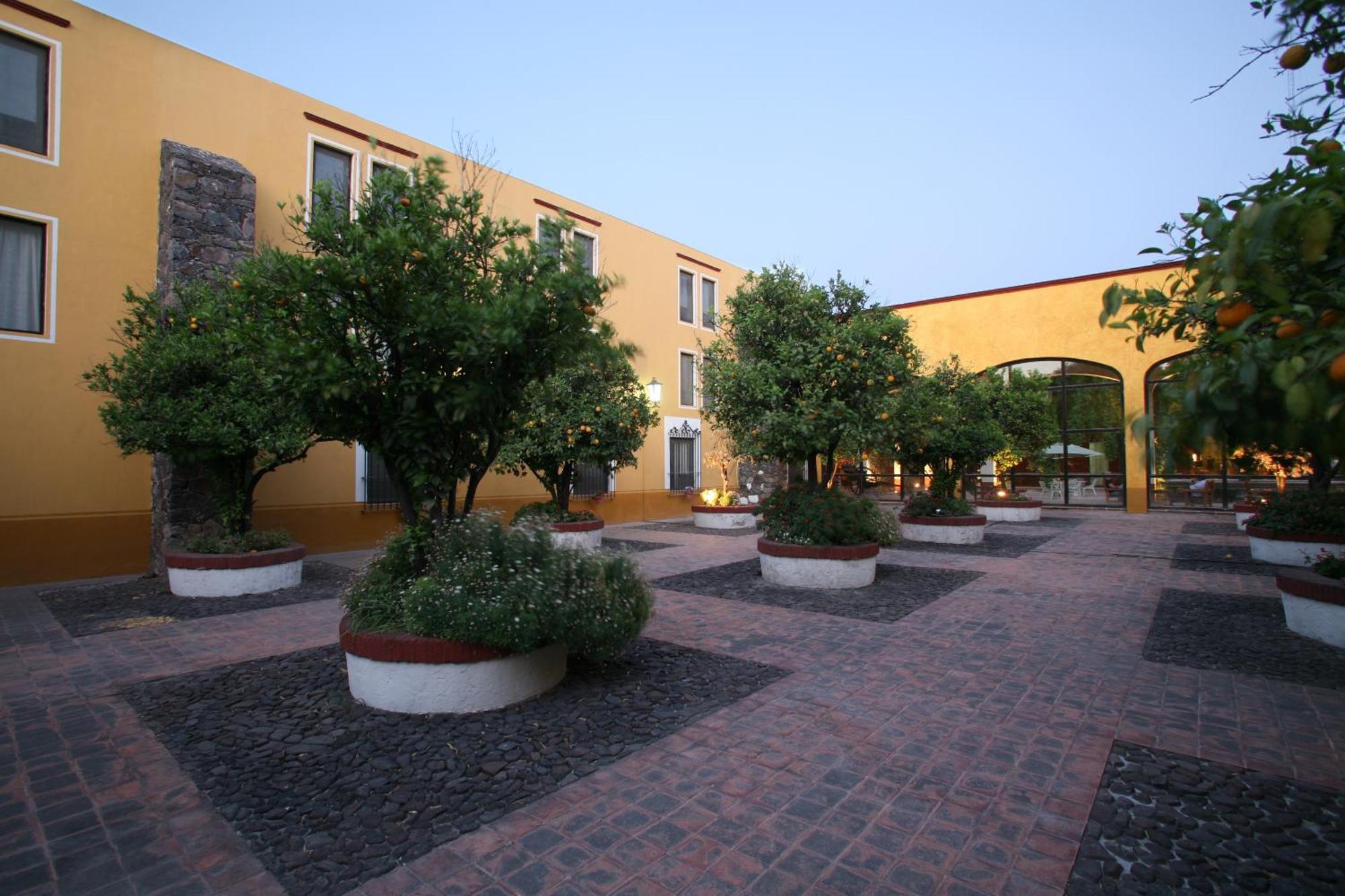 Hacienda Jurica By Brisas Hotell Querétaro Eksteriør bilde The patio of the Museo Casa de Morelos